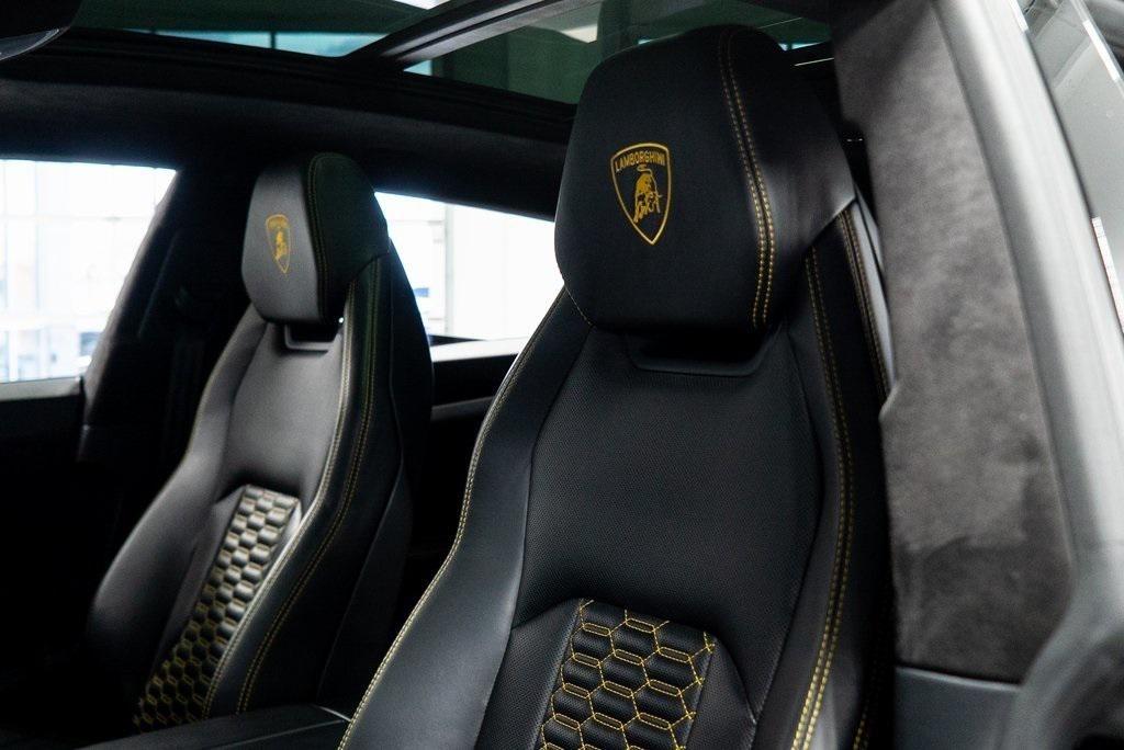 Lamborghini Urus Base 2020