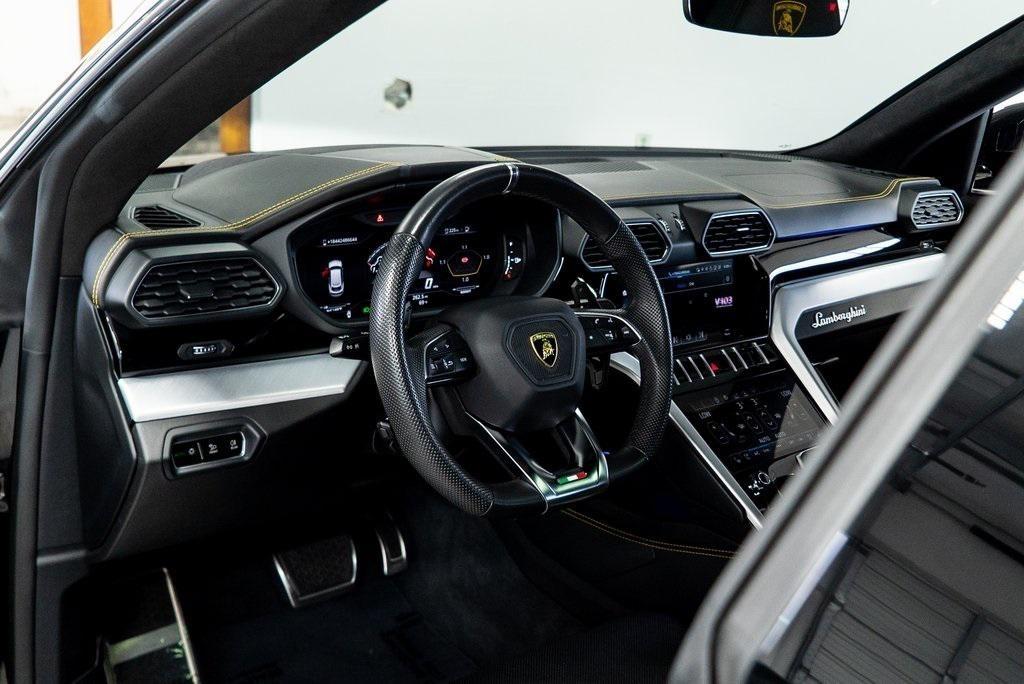 Lamborghini Urus Base 2020