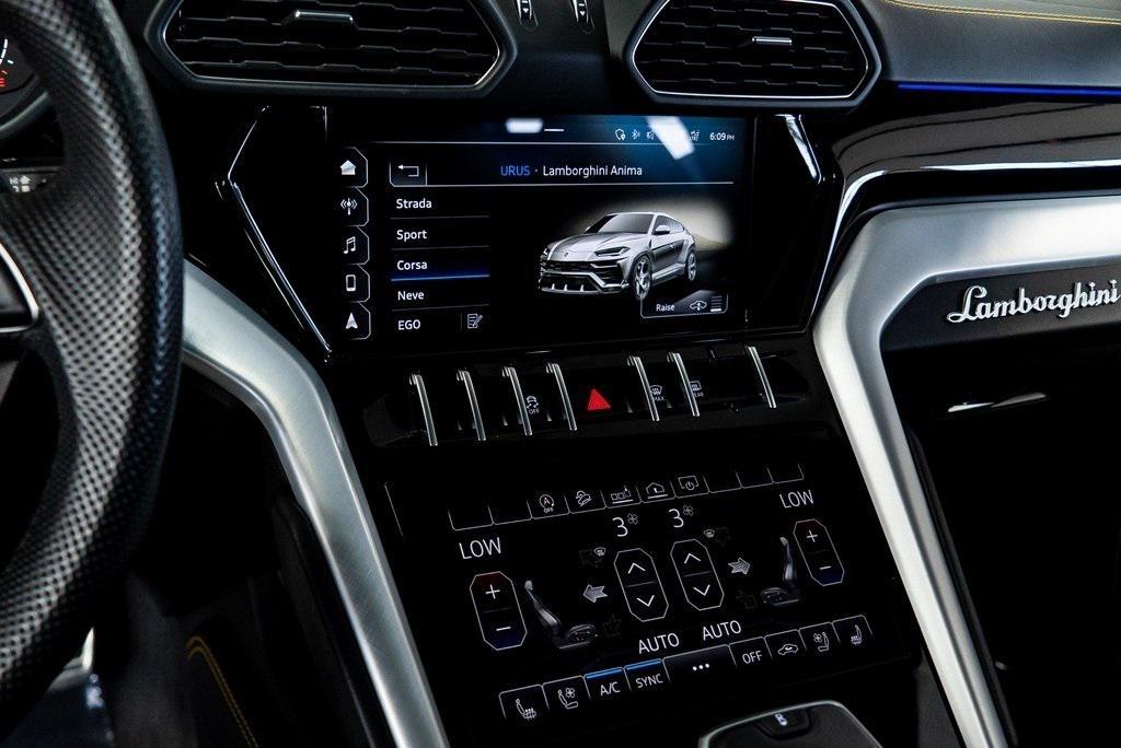 Lamborghini Urus Base 2020