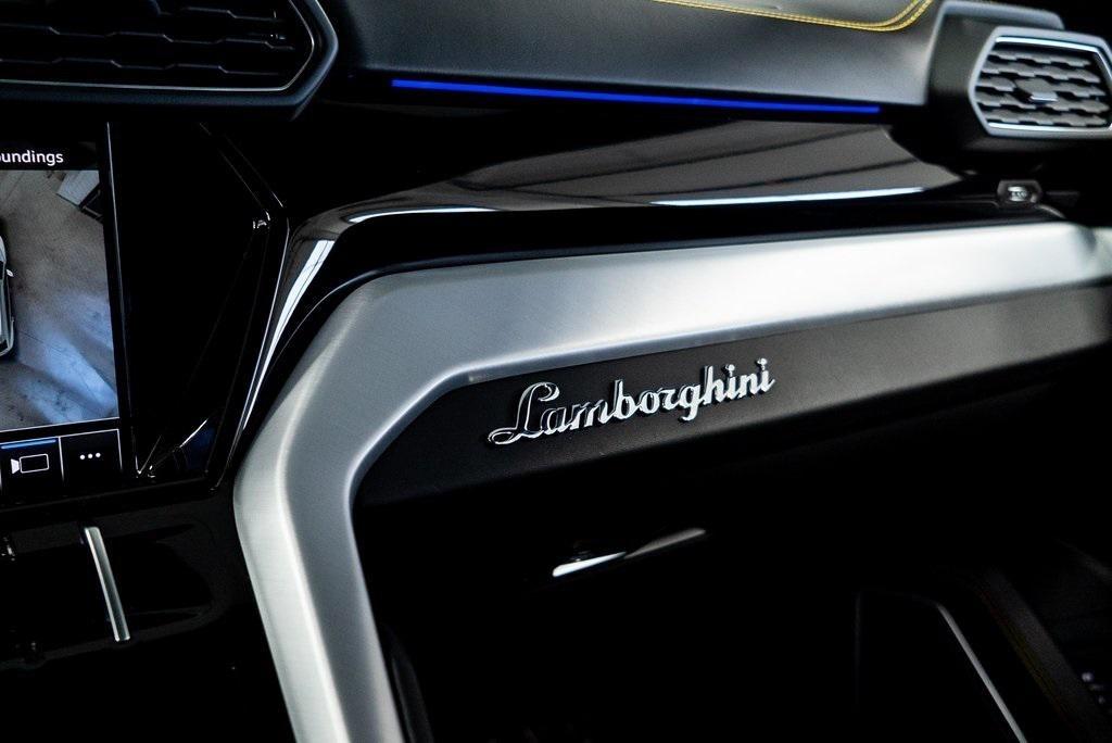 Lamborghini Urus Base 2020