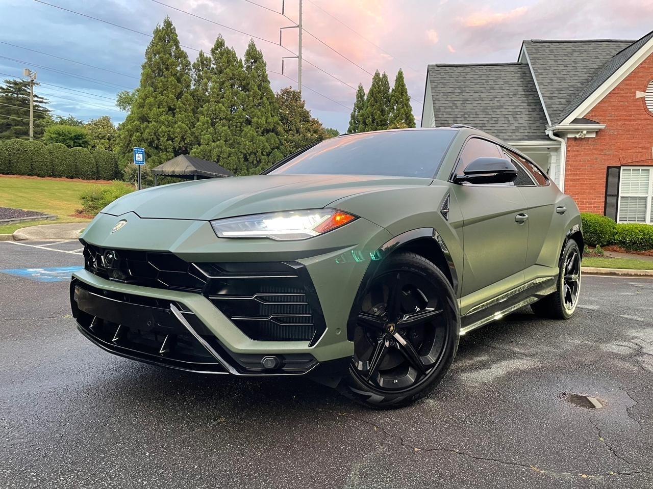 Lamborghini Urus Base 2020