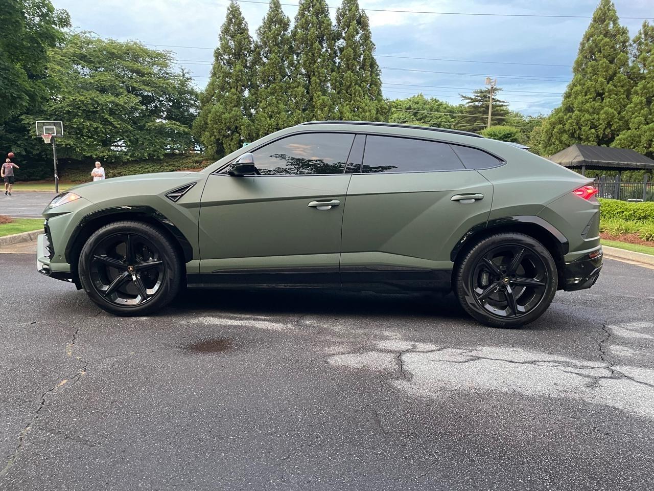 Lamborghini Urus Base 2020