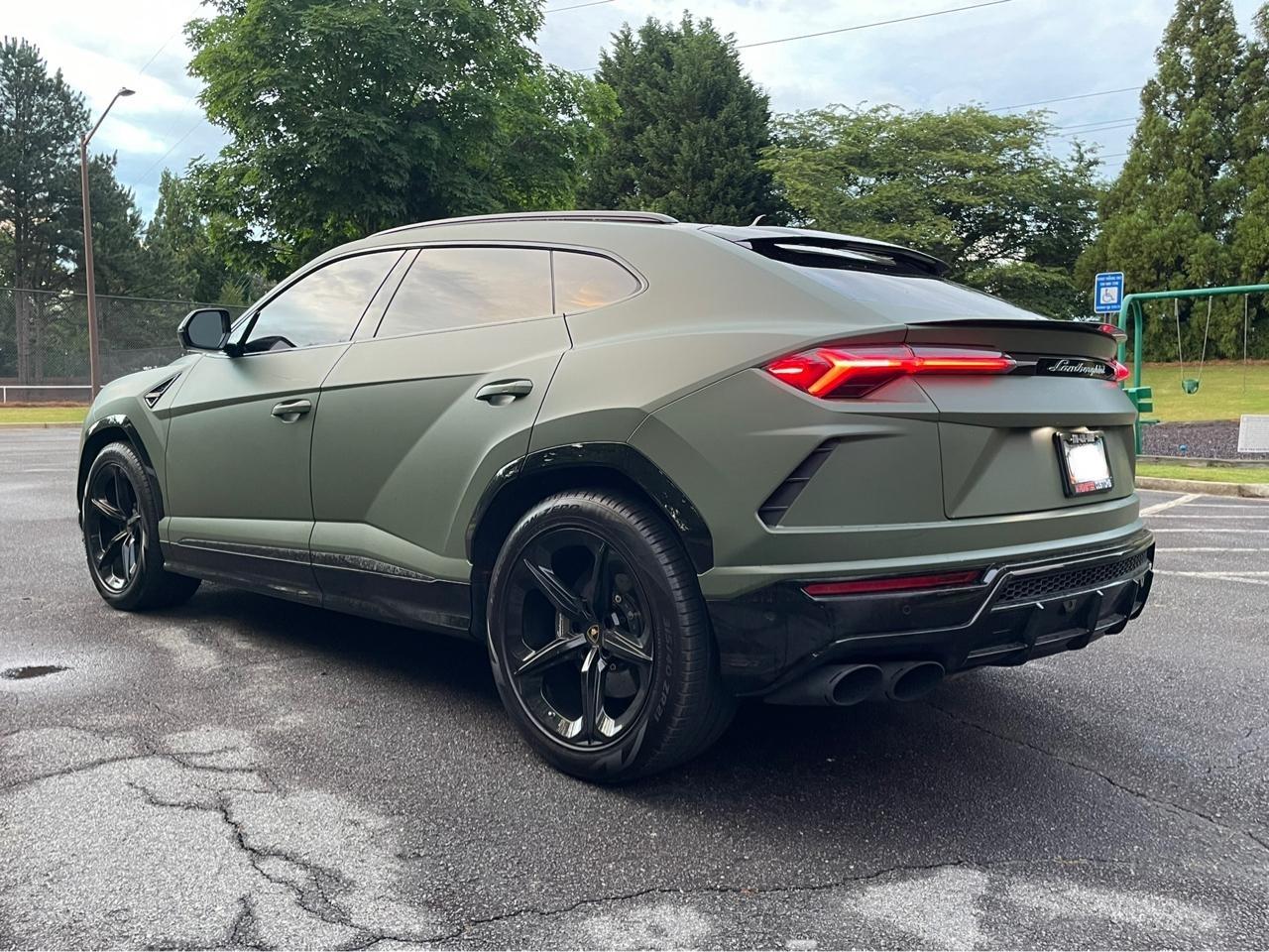Lamborghini Urus Base 2020