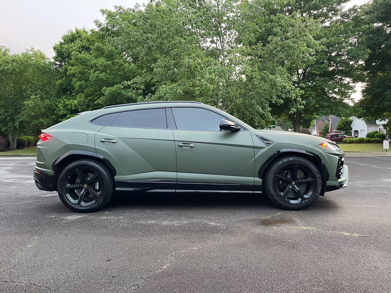 Lamborghini Urus Base 2020