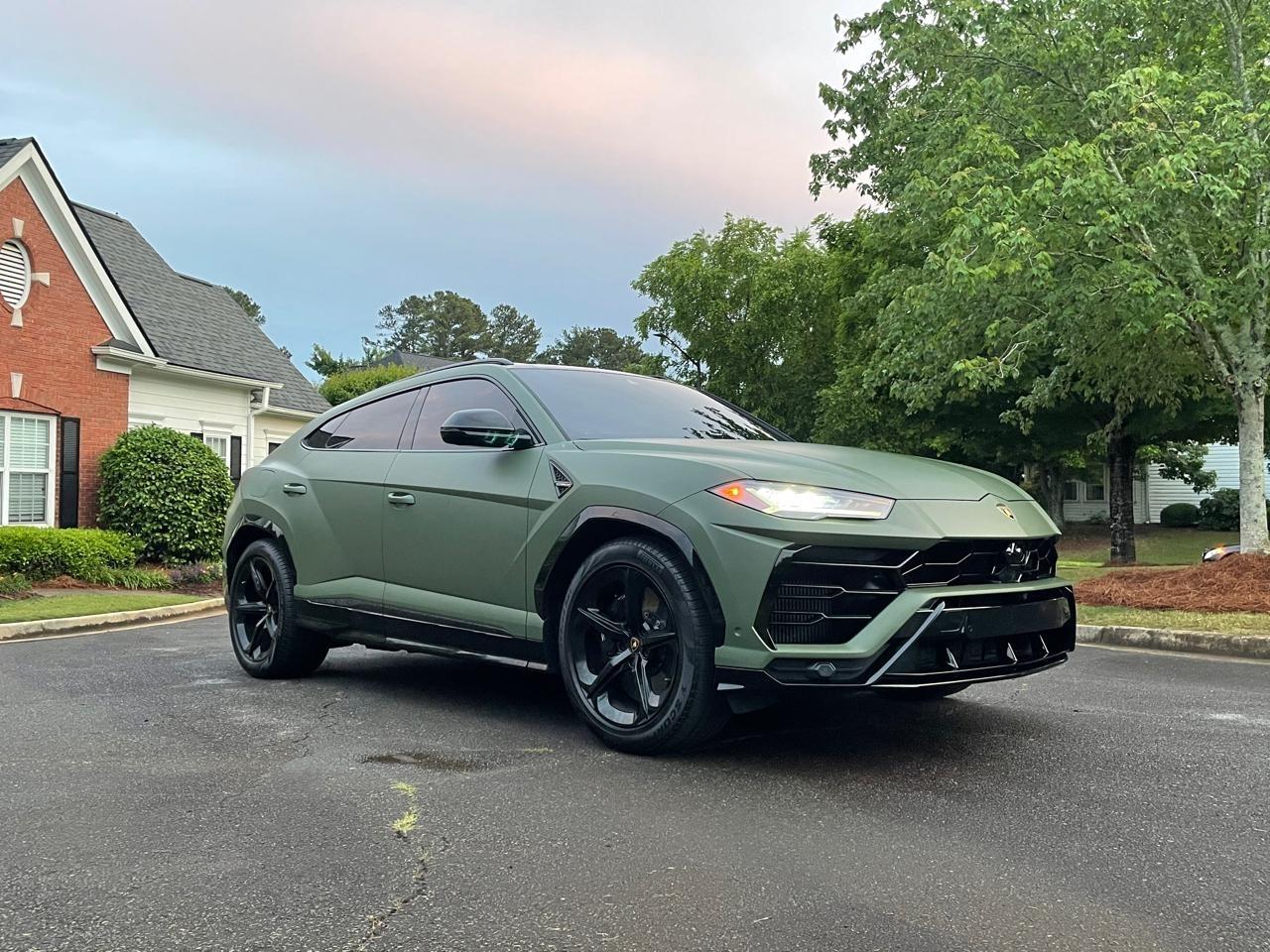 Lamborghini Urus Base 2020