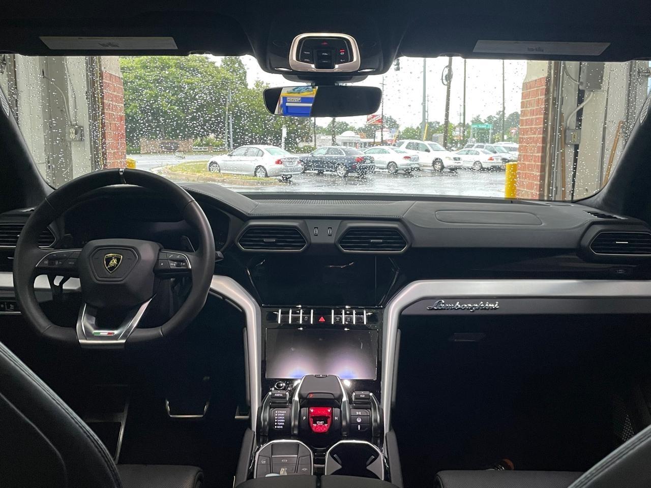 Lamborghini Urus Base 2020