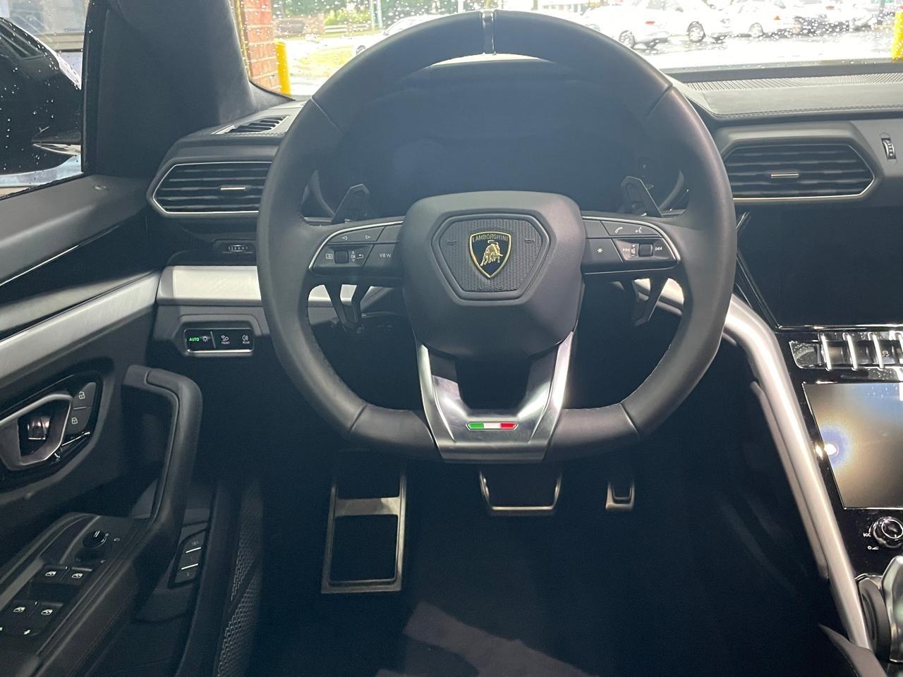 Lamborghini Urus Base 2020