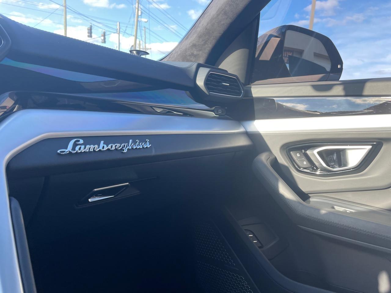 Lamborghini Urus Base 2020