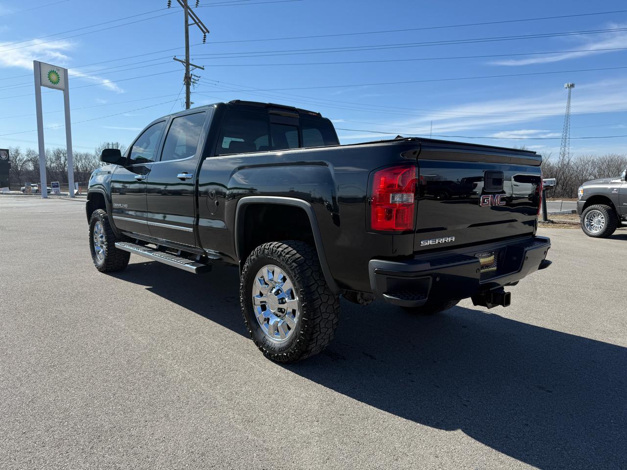 GMC Sierra 2500HD Denali Crew Cab 4WD 2015
