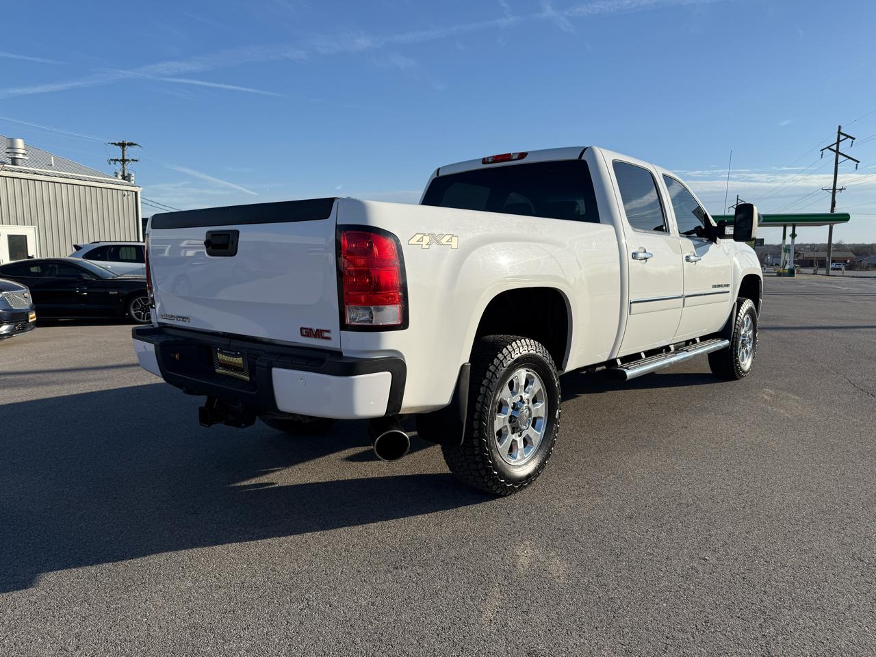 GMC Sierra 3500HD Denali Crew Cab SRW 4WD 2012