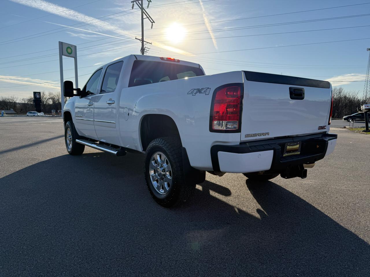 GMC Sierra 3500HD Denali Crew Cab SRW 4WD 2012