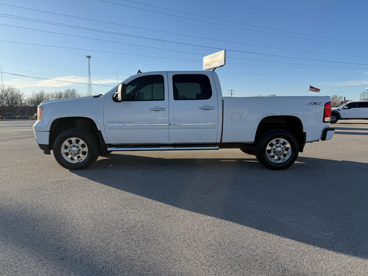 GMC Sierra 3500HD Denali Crew Cab SRW 4WD 2012