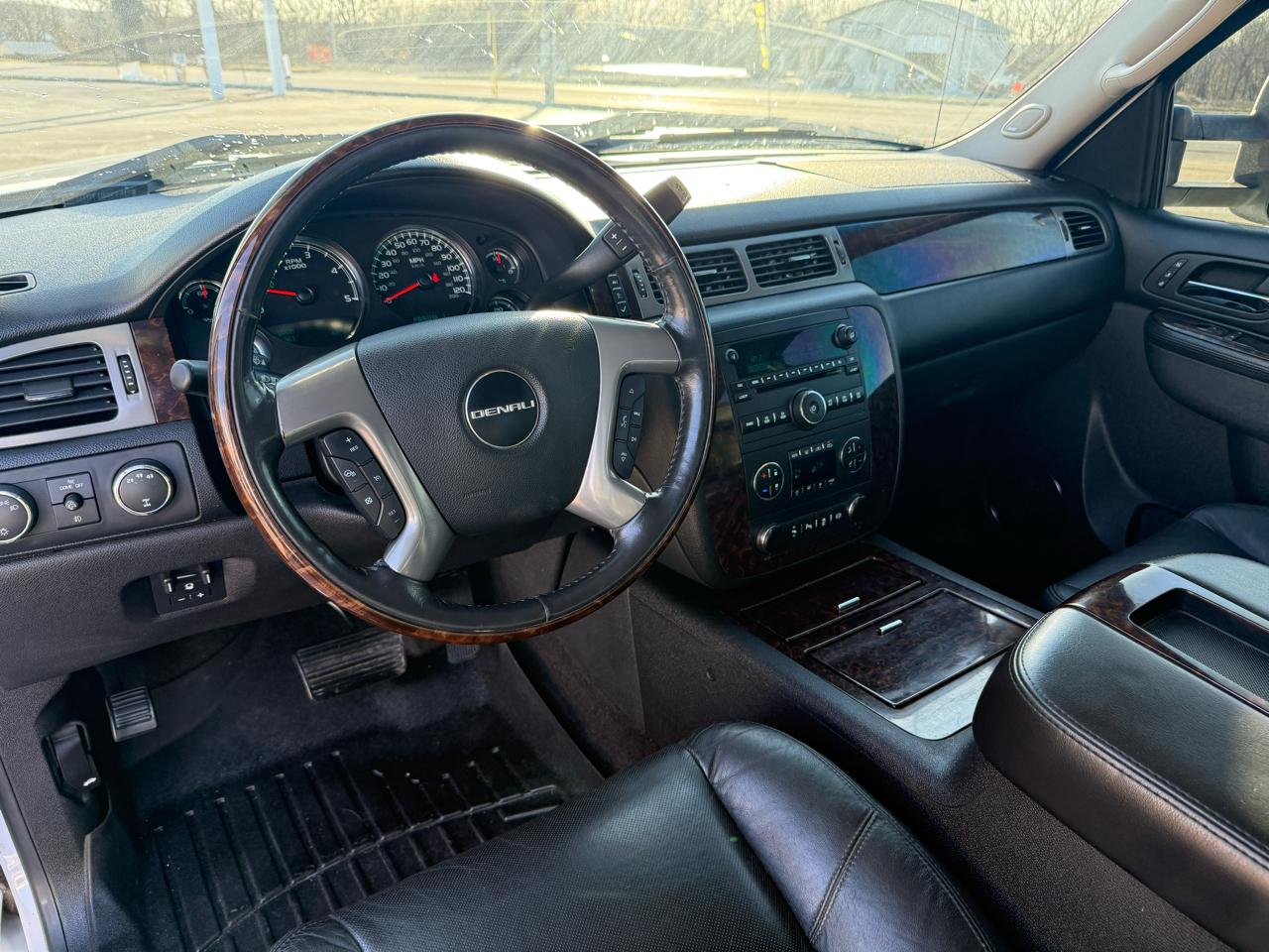 GMC Sierra 3500HD Denali Crew Cab SRW 4WD 2012