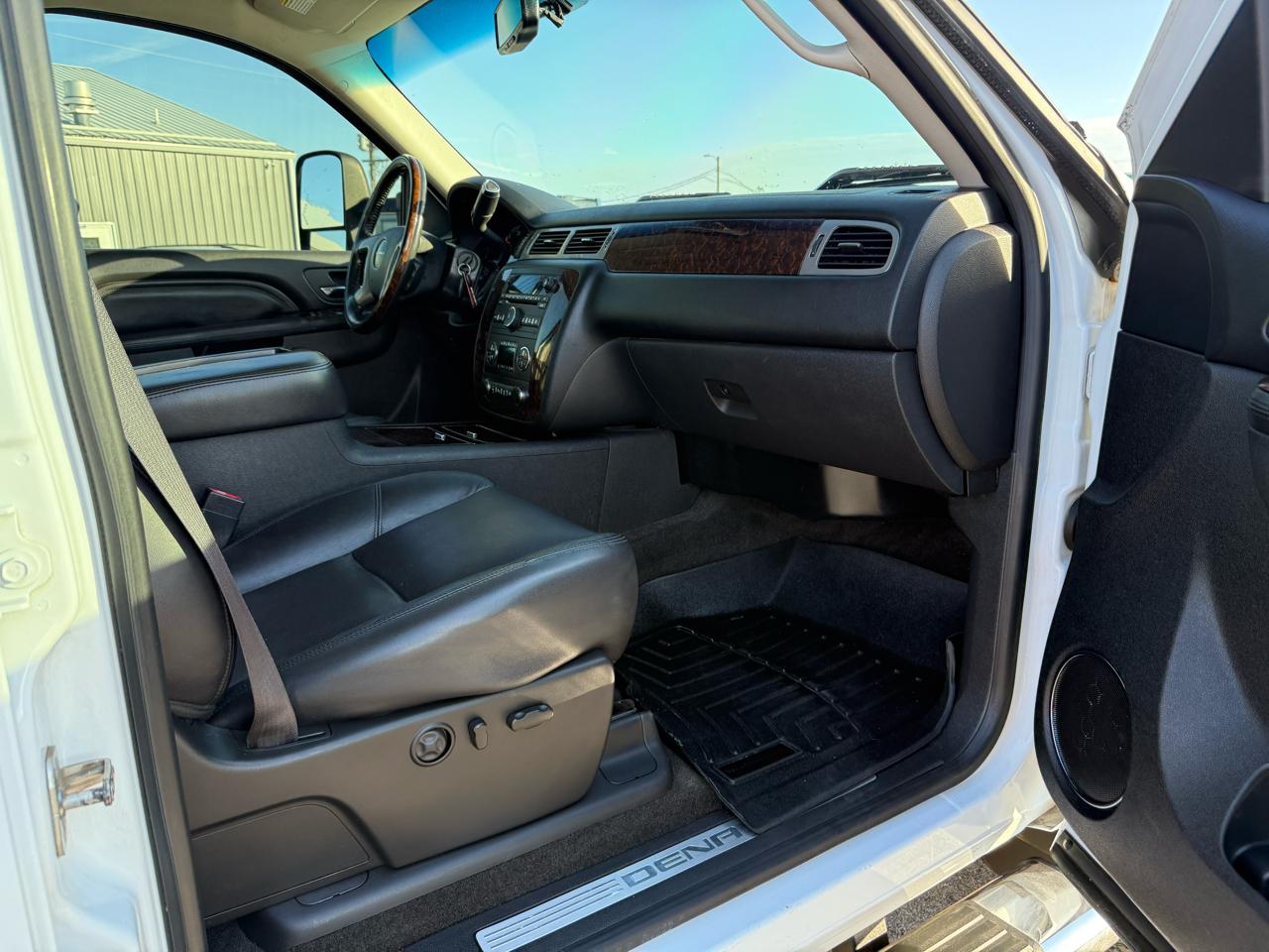 GMC Sierra 3500HD Denali Crew Cab SRW 4WD 2012