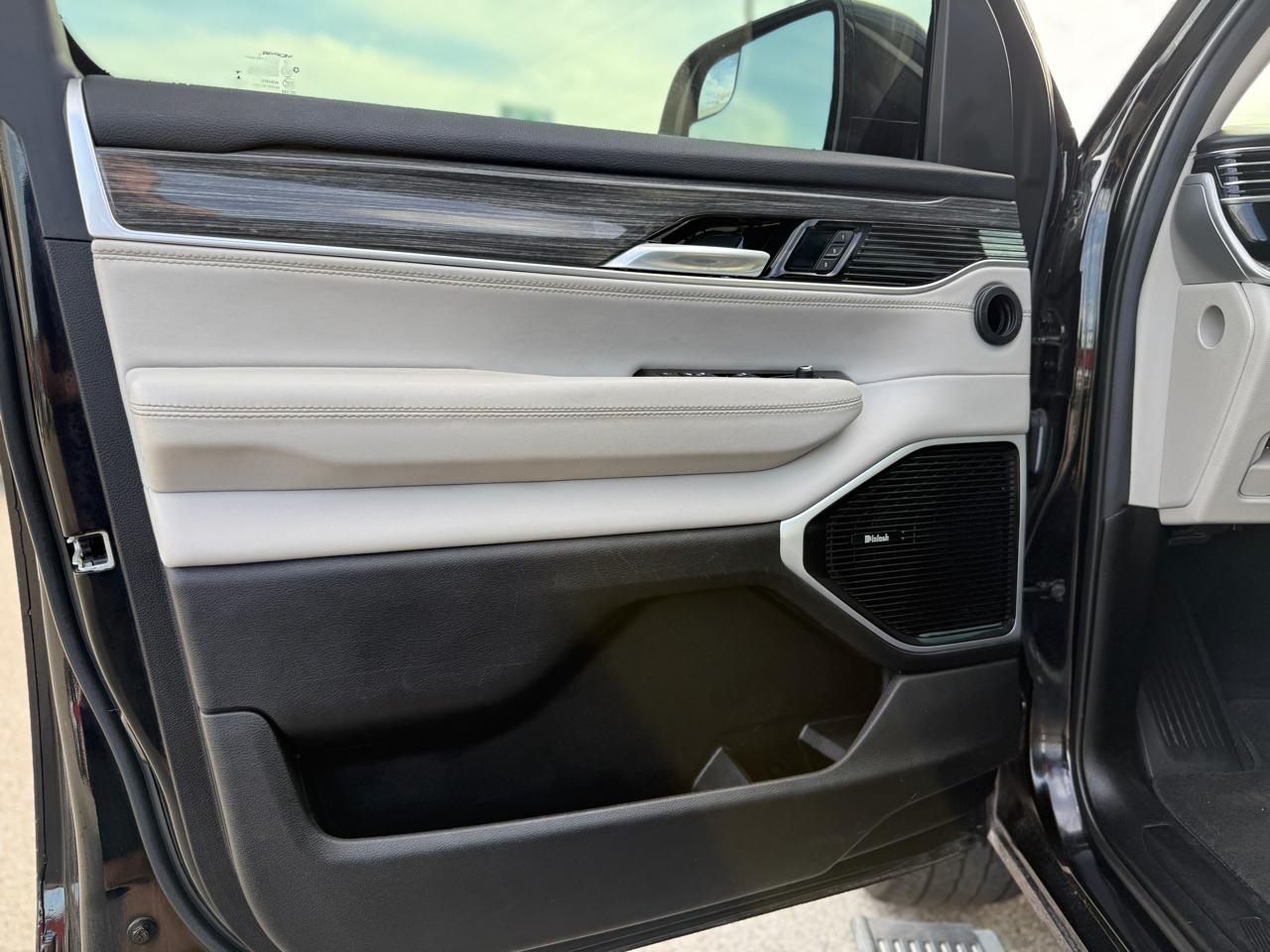 Jeep Wagoneer Series III 4WD 2022