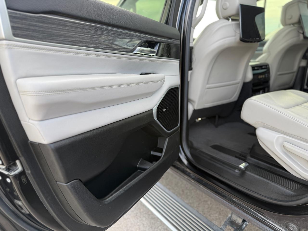 Jeep Wagoneer Series III 4WD 2022