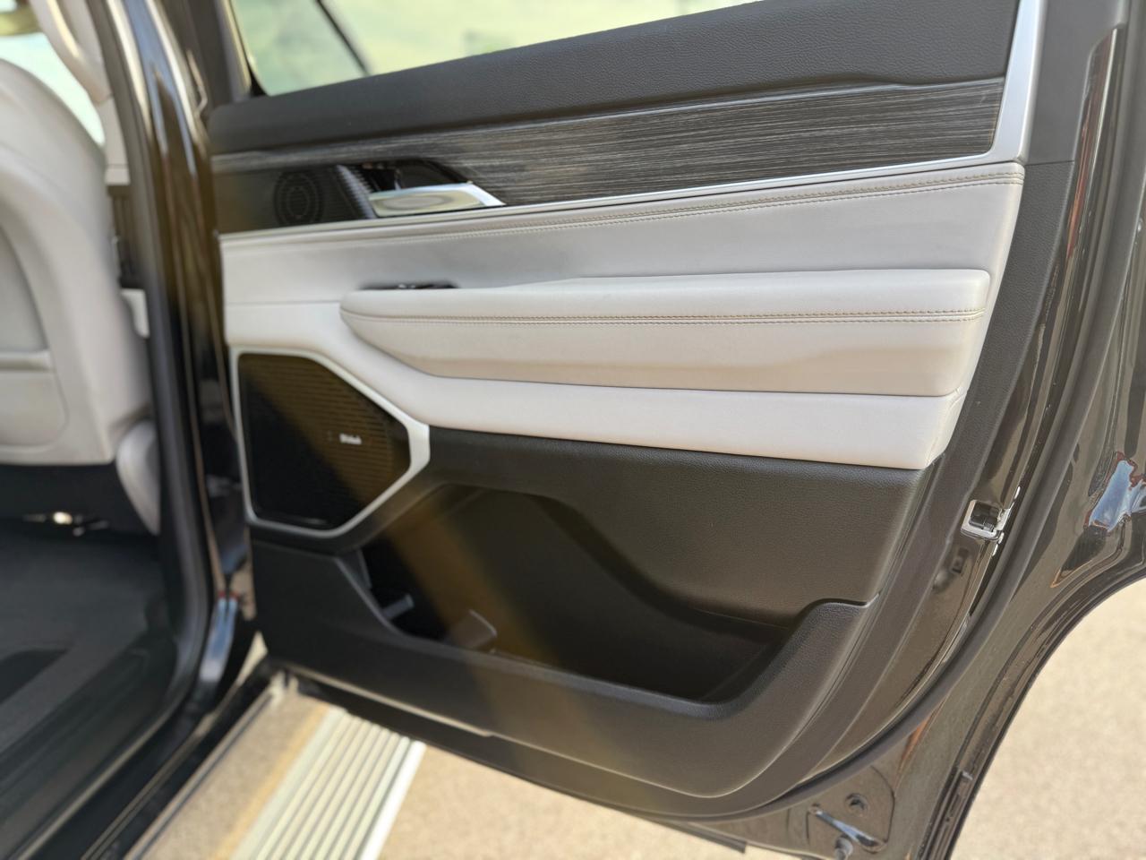 Jeep Wagoneer Series III 4WD 2022