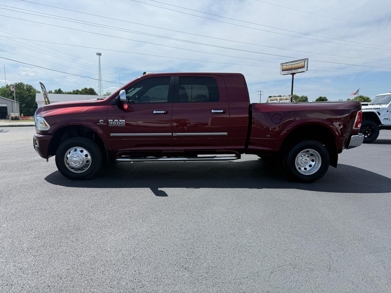RAM 3500 Laramie Mega Cab 4WD DRW 2017