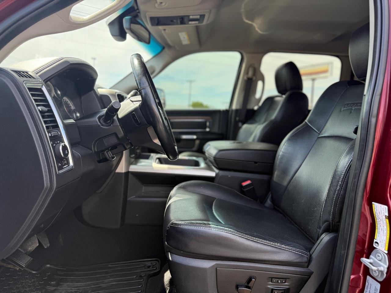 RAM 3500 Laramie Mega Cab 4WD DRW 2017