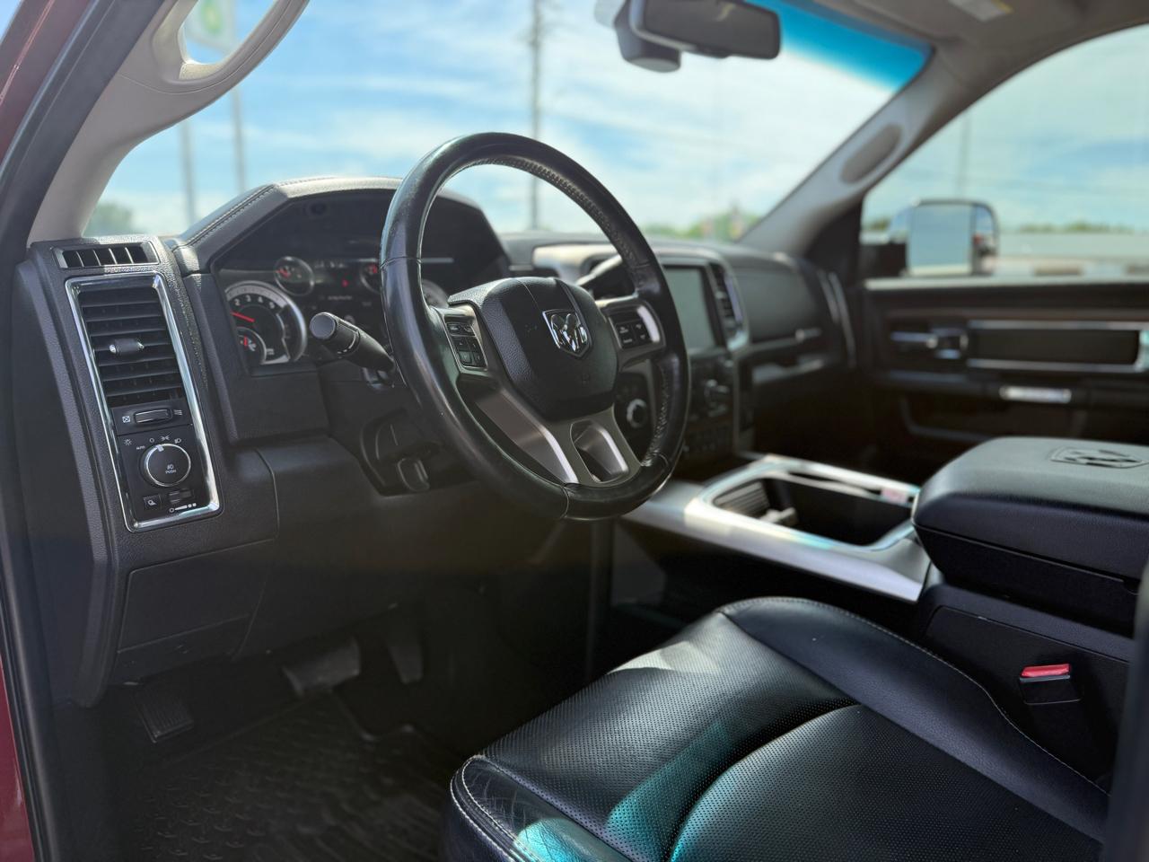 RAM 3500 Laramie Mega Cab 4WD DRW 2017