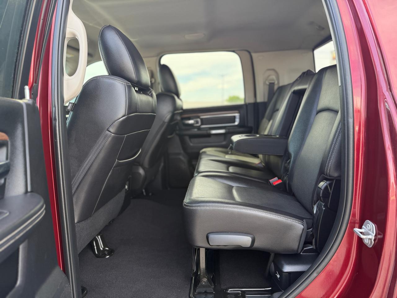RAM 3500 Laramie Mega Cab 4WD DRW 2017