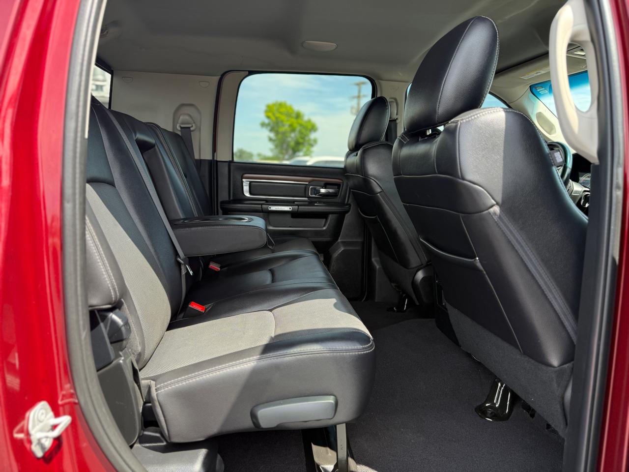 RAM 3500 Laramie Mega Cab 4WD DRW 2017