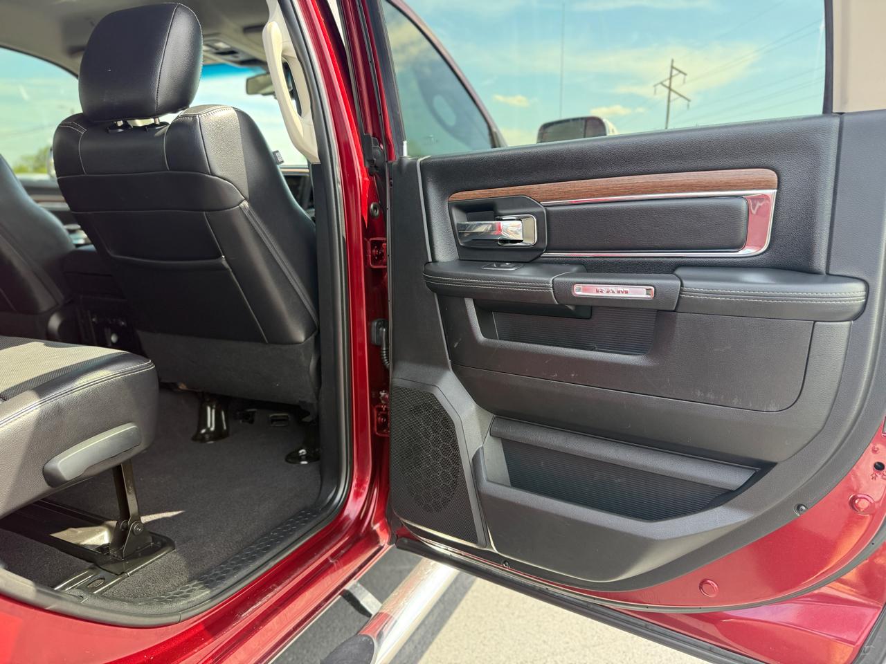 RAM 3500 Laramie Mega Cab 4WD DRW 2017