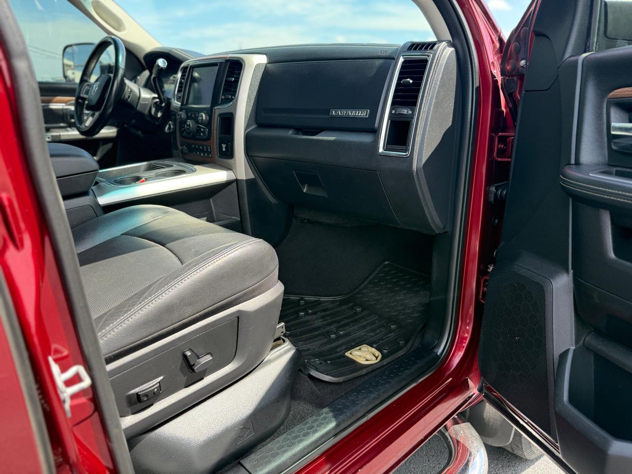 RAM 3500 Laramie Mega Cab 4WD DRW 2017