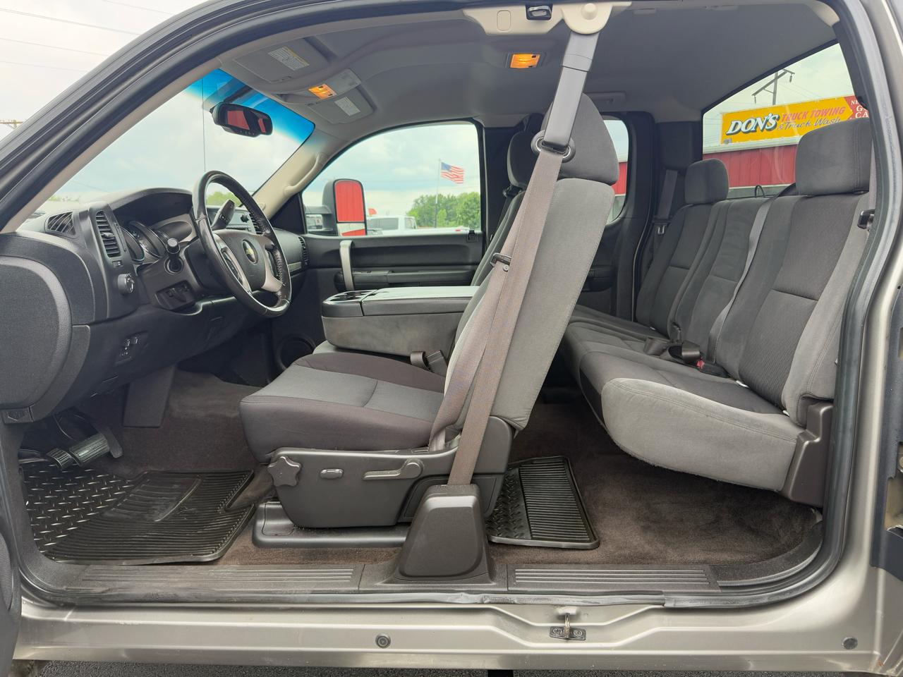 Chevrolet Silverado 2500HD 4WD Ext Cab 157.5" LT 2009