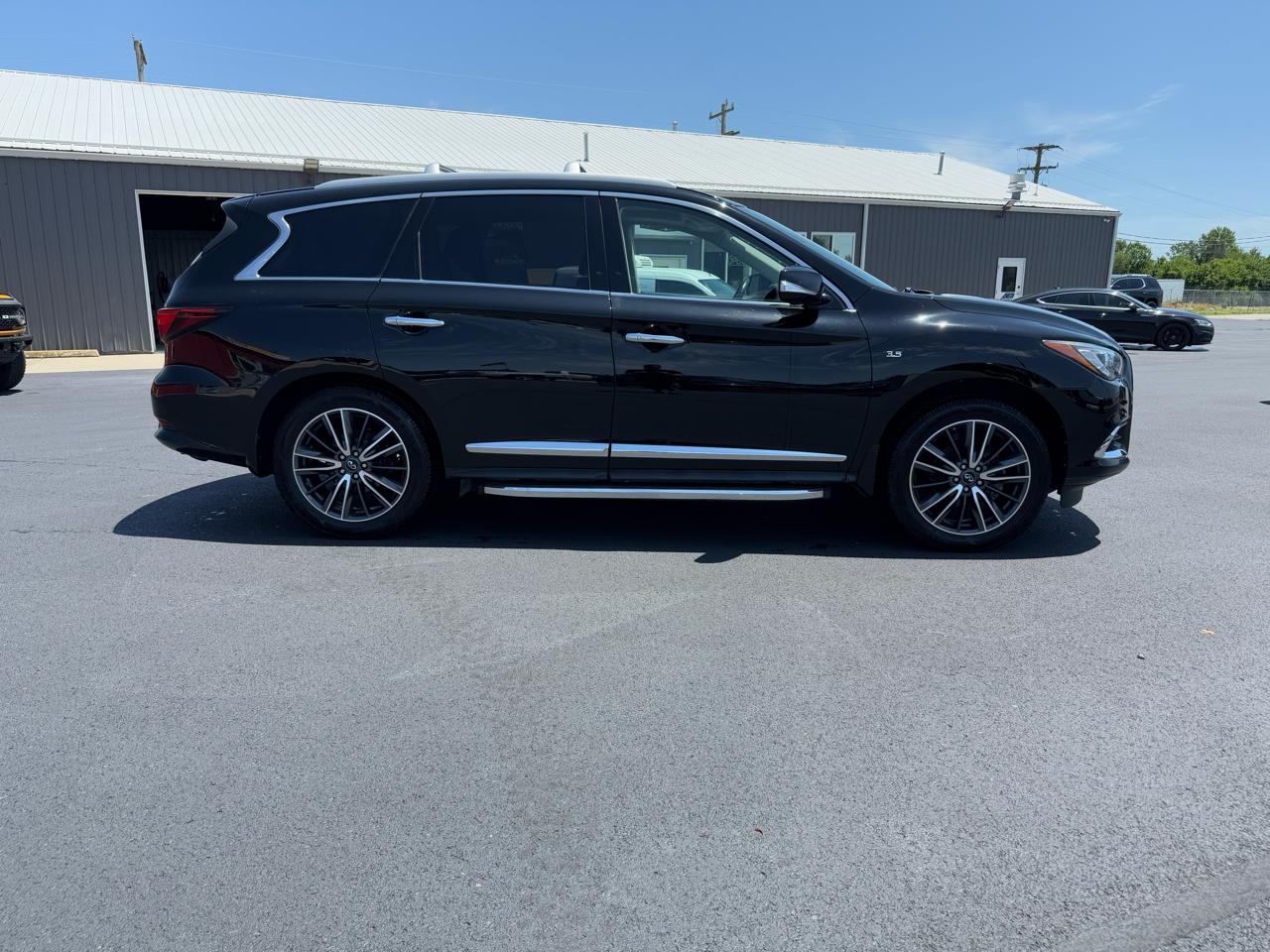 Infiniti QX60 Luxe 4D SUV AWD 2017