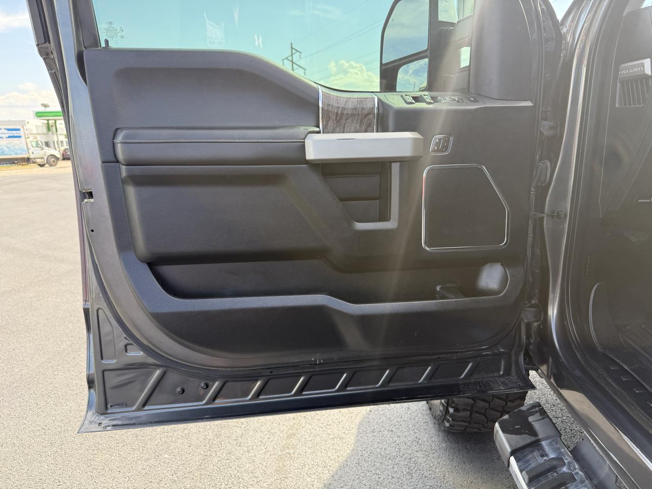 Ford F-250 SD Lariat Crew Cab 4WD 2017