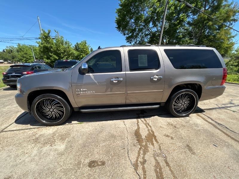 Chevrolet Suburban  2012