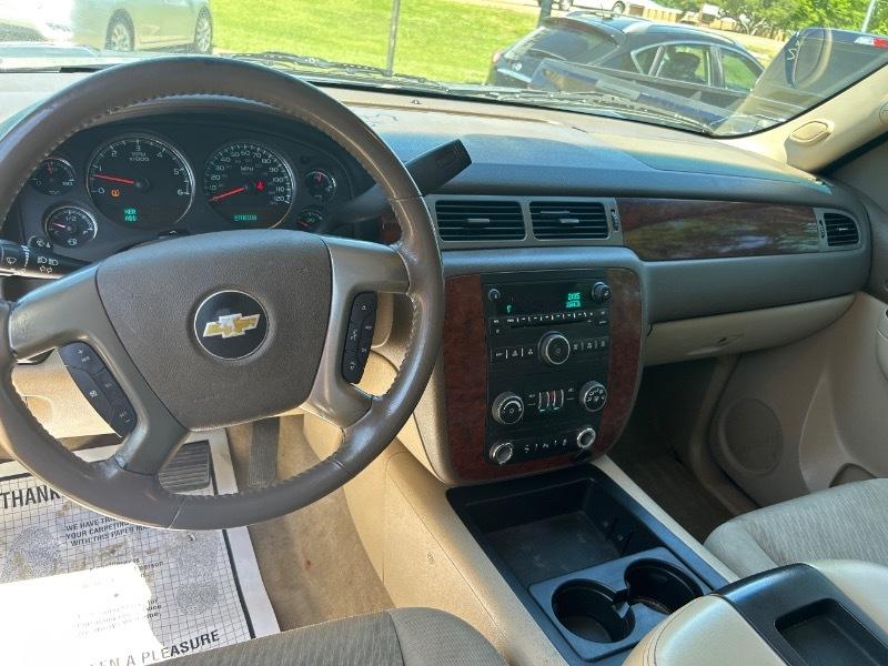 Chevrolet Suburban  2012
