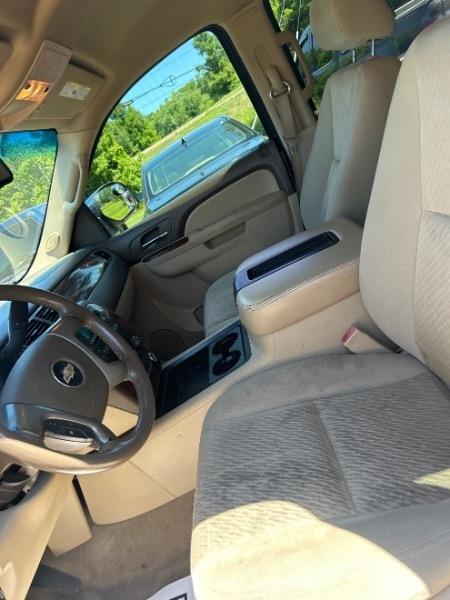 Chevrolet Suburban  2012