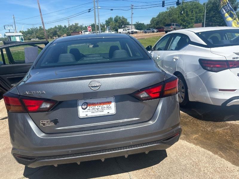 Nissan Altima  2023