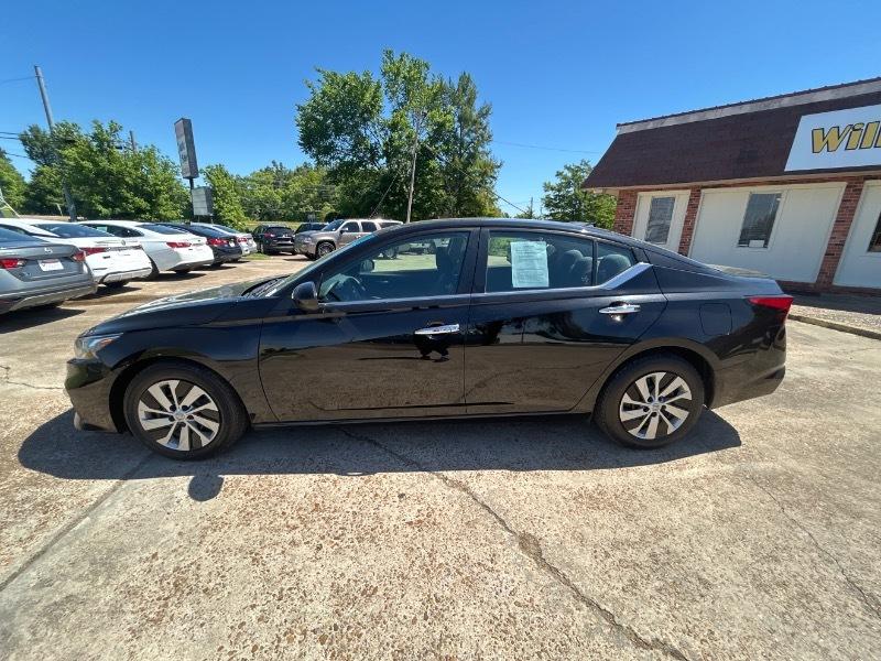 Nissan Altima  2021