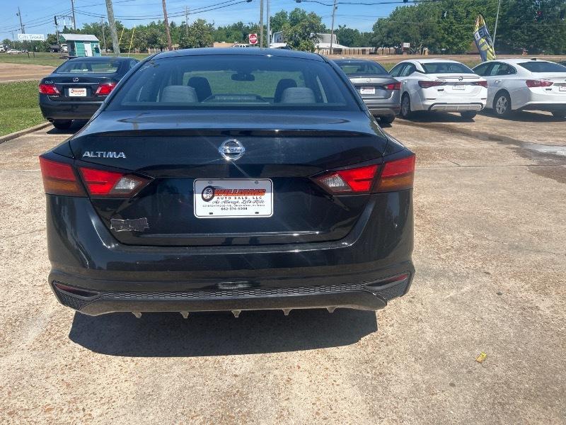 Nissan Altima  2021
