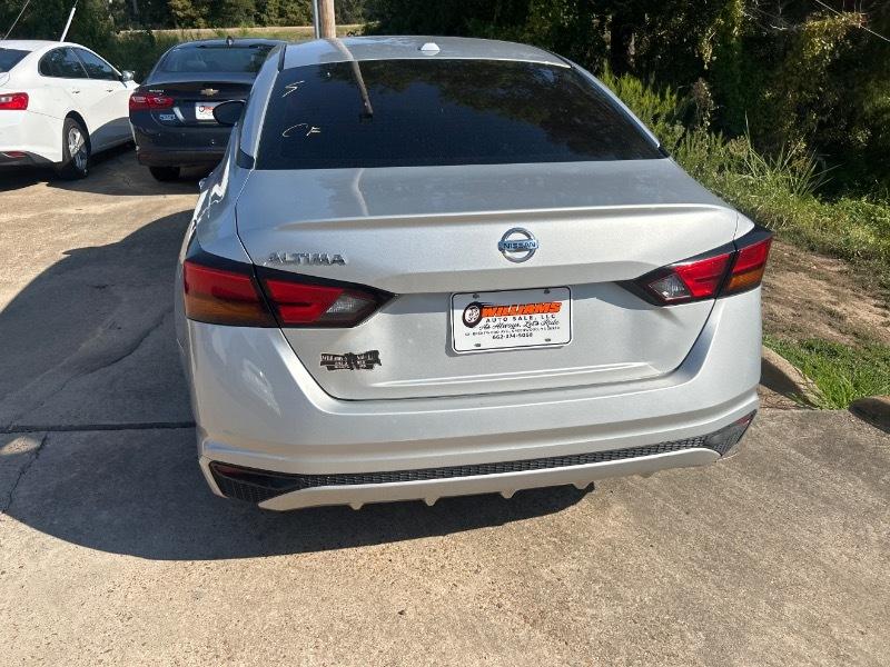 Nissan Altima  2020