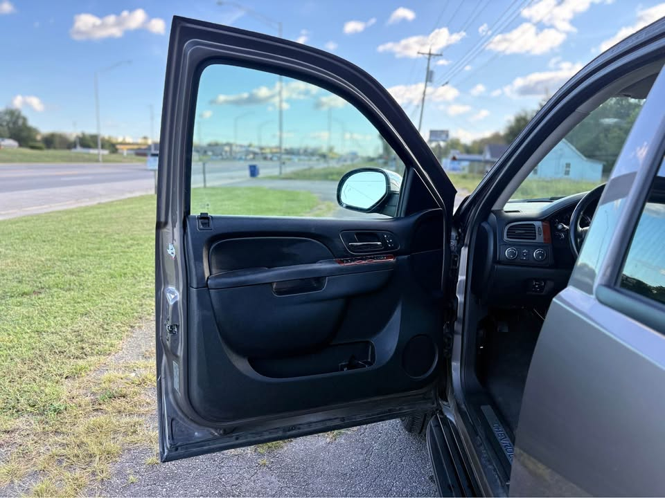 Chevrolet Tahoe LTZ 4WD 2012