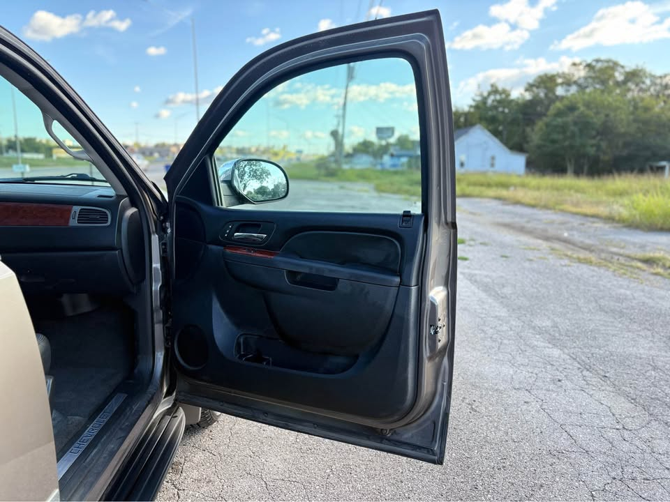 Chevrolet Tahoe LTZ 4WD 2012