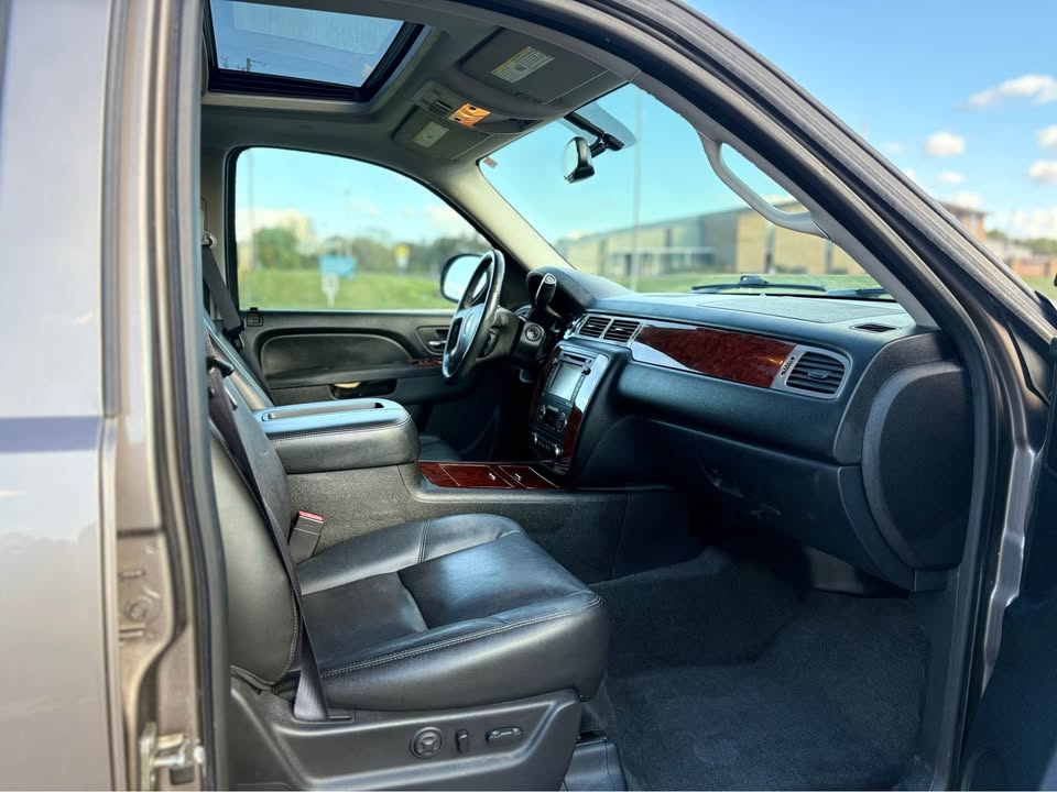 Chevrolet Tahoe LTZ 4WD 2012