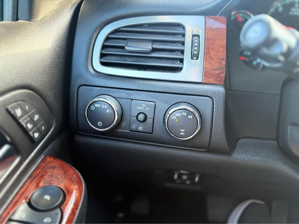 Chevrolet Tahoe LTZ 4WD 2012