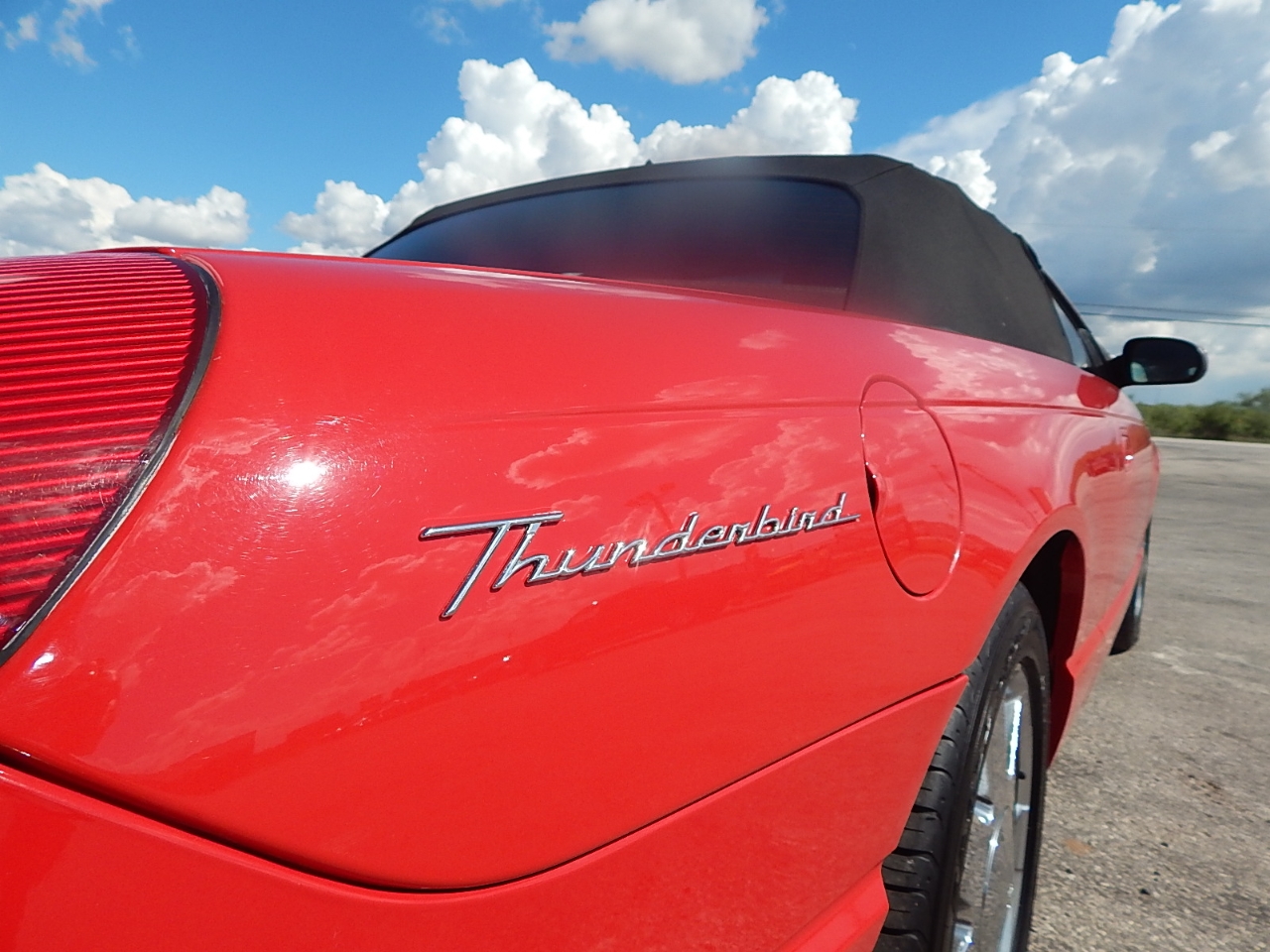 Ford Thunderbird Deluxe 2002