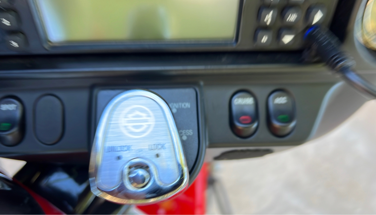 Harley-Davidson FLHX  2010