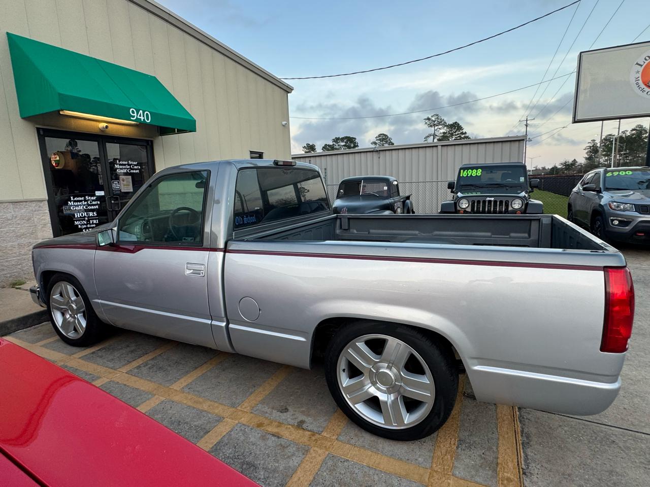 GMC 1/2 Ton Pickups Fleetside 117.5" 1998