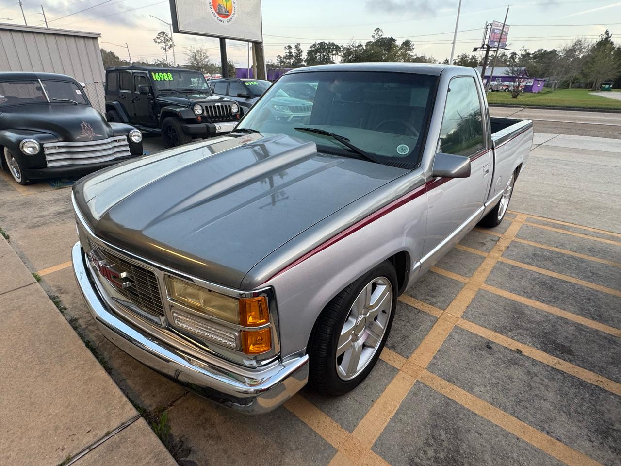 GMC 1/2 Ton Pickups Fleetside 117.5" 1998