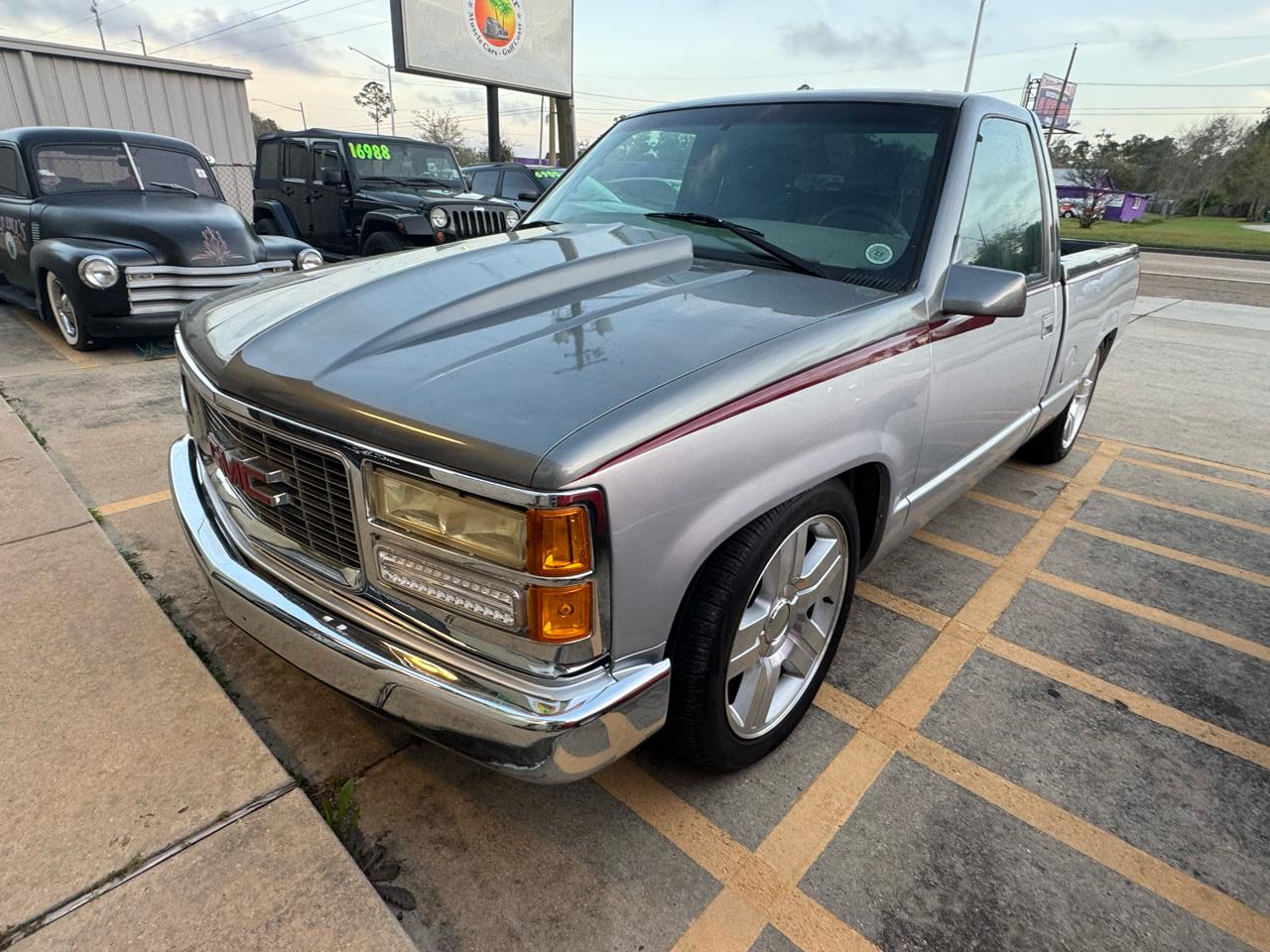 GMC 1/2 Ton Pickups Fleetside 117.5" 1998