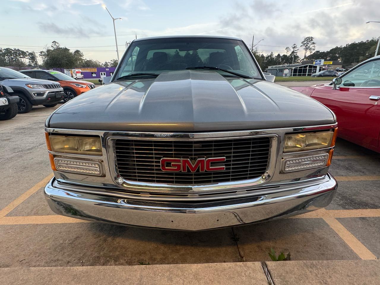 GMC 1/2 Ton Pickups Fleetside 117.5" 1998