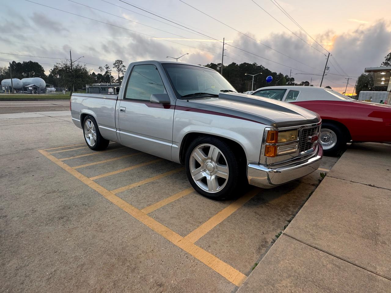 GMC 1/2 Ton Pickups Fleetside 117.5" 1998