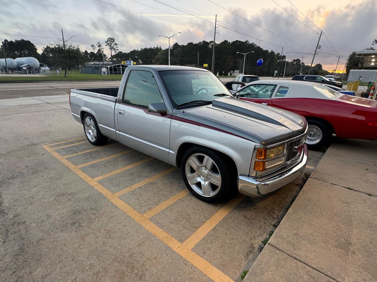 GMC 1/2 Ton Pickups Fleetside 117.5" 1998